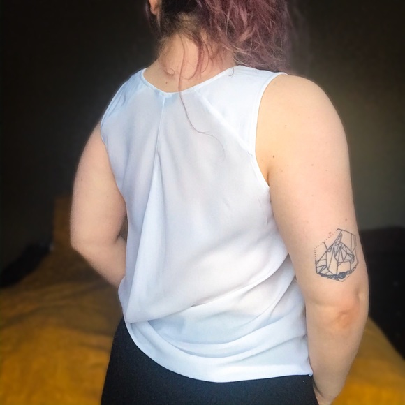 RW&Co. — Lightweight Flowy White Tank - Picture 6 of 6